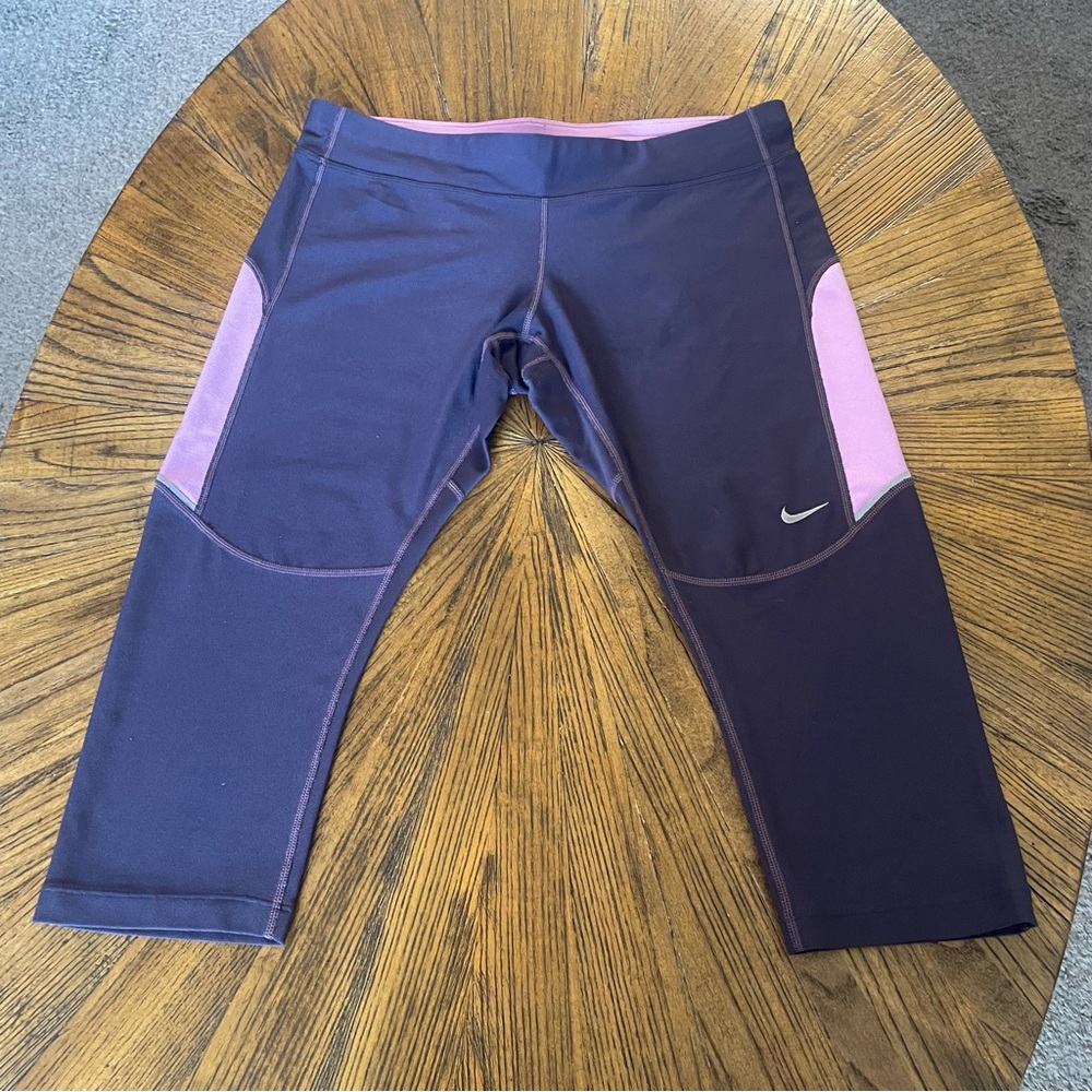 Nike Women's Capri Leggings in Purple and Pink